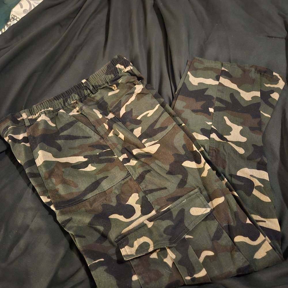 Green and Brown Camouflage Straight Leg Pants Size XL